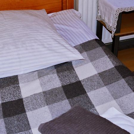 Guest House Mandrivnyi Rooms&Apartments Yasinya Exterior photo