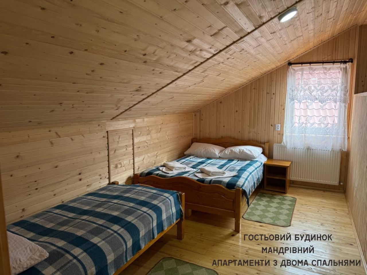 Guest House Mandrivnyi Rooms&Apartments Yasinya Exterior photo