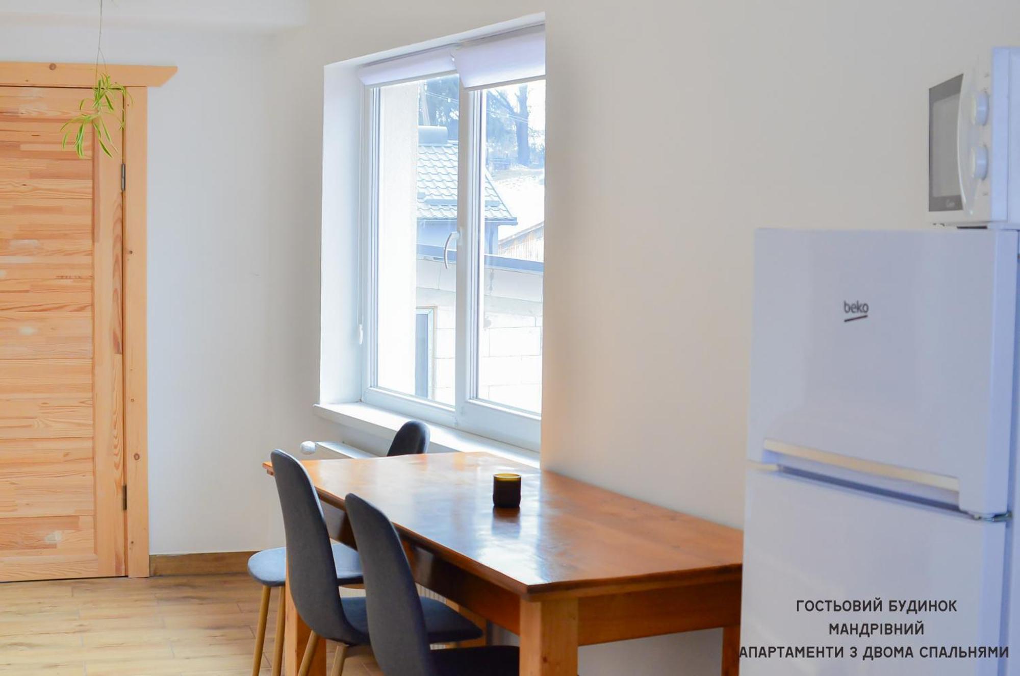 Guest House Mandrivnyi Rooms&Apartments Yasinya Exterior photo