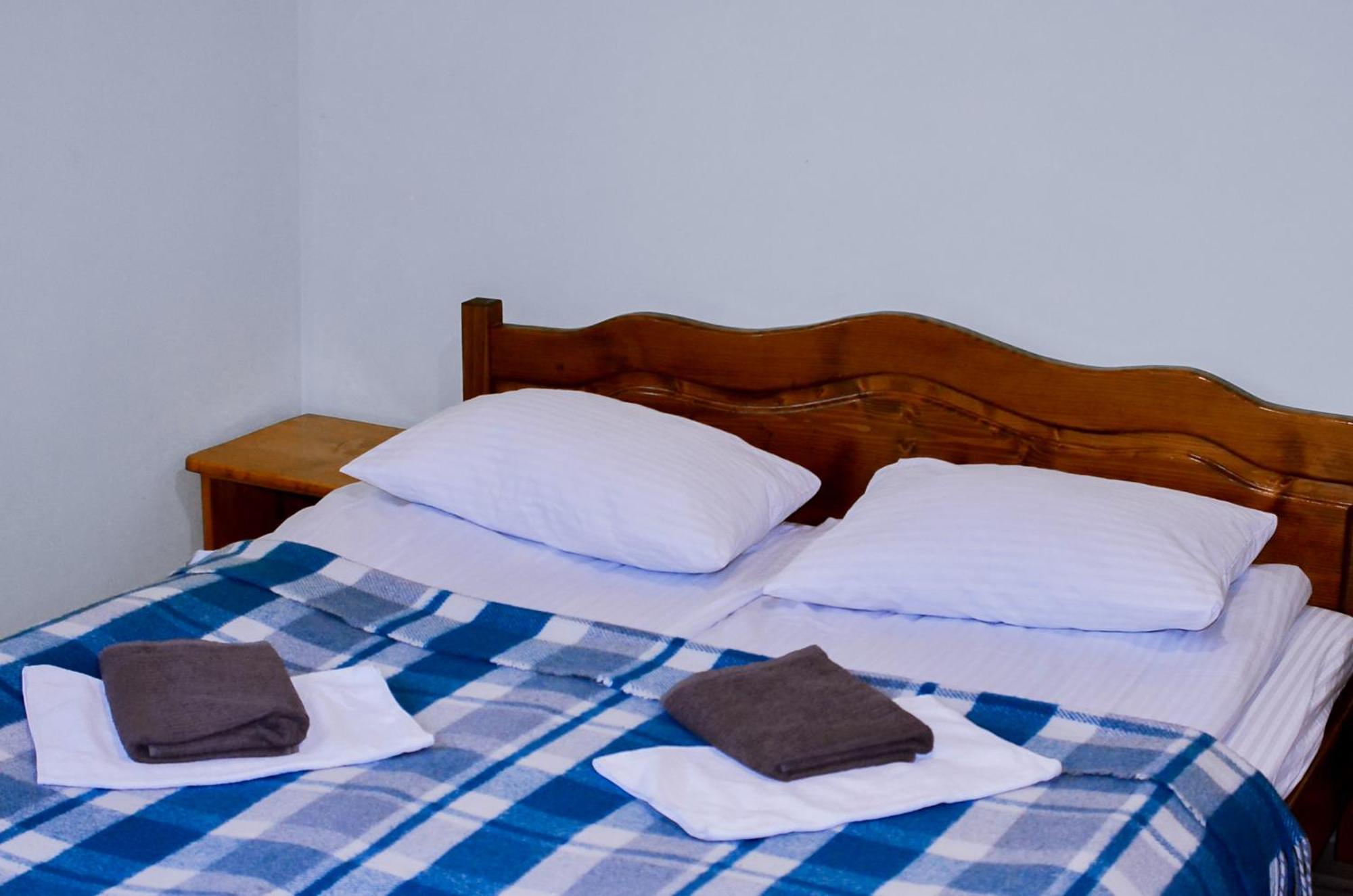Guest House Mandrivnyi Rooms&Apartments Yasinya Exterior photo