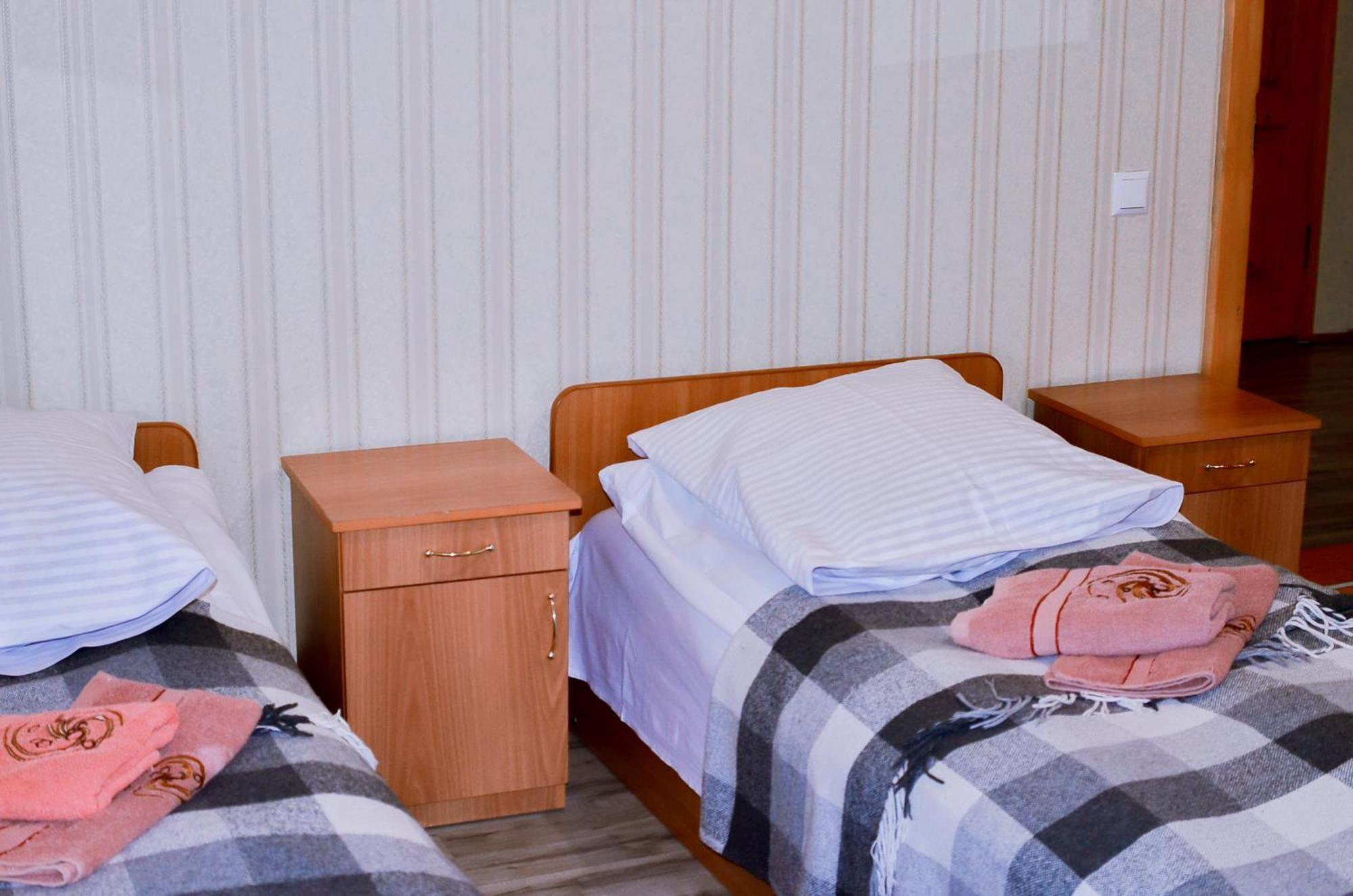 Guest House Mandrivnyi Rooms&Apartments Yasinya Exterior photo