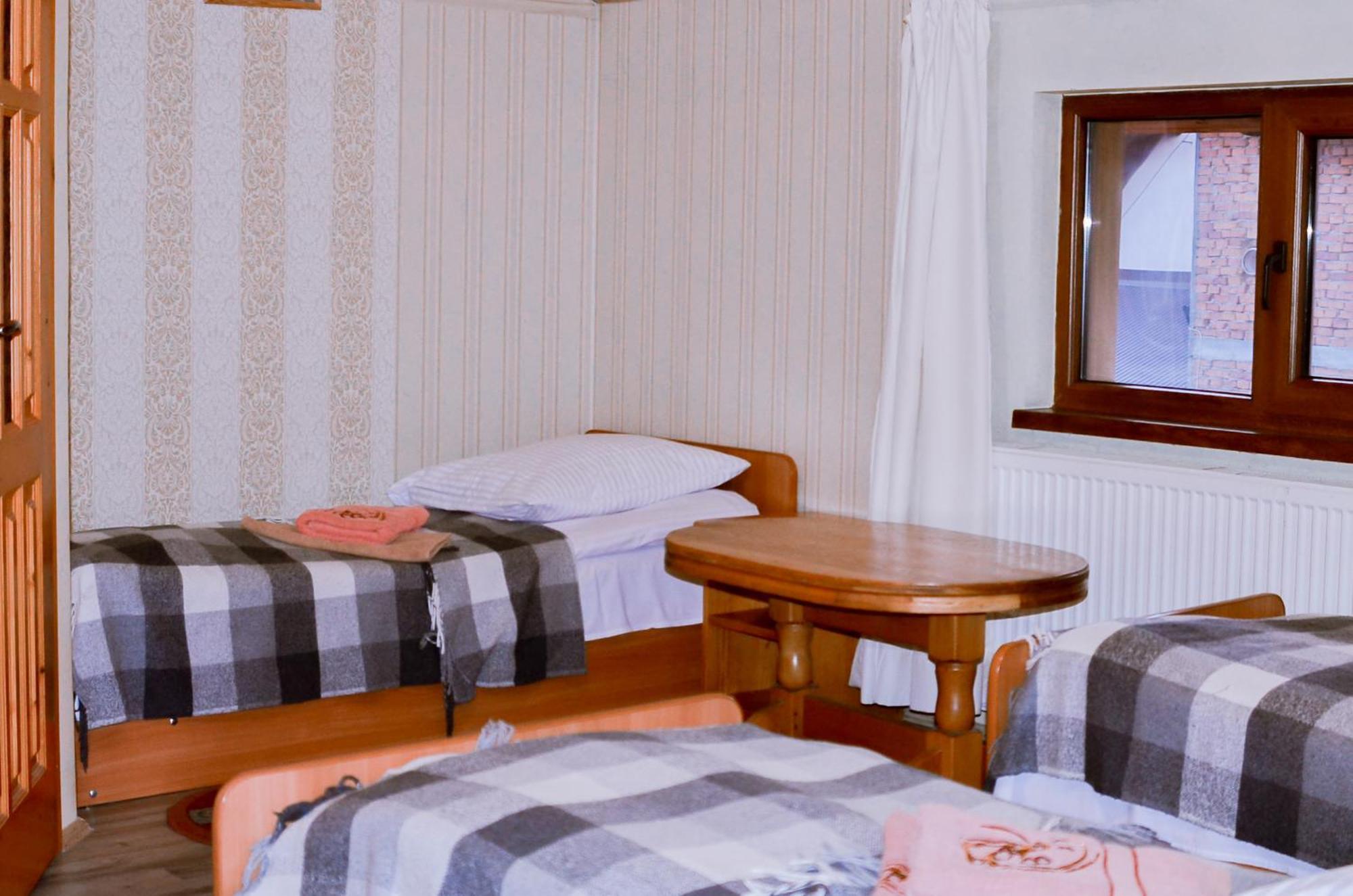 Guest House Mandrivnyi Rooms&Apartments Yasinya Exterior photo