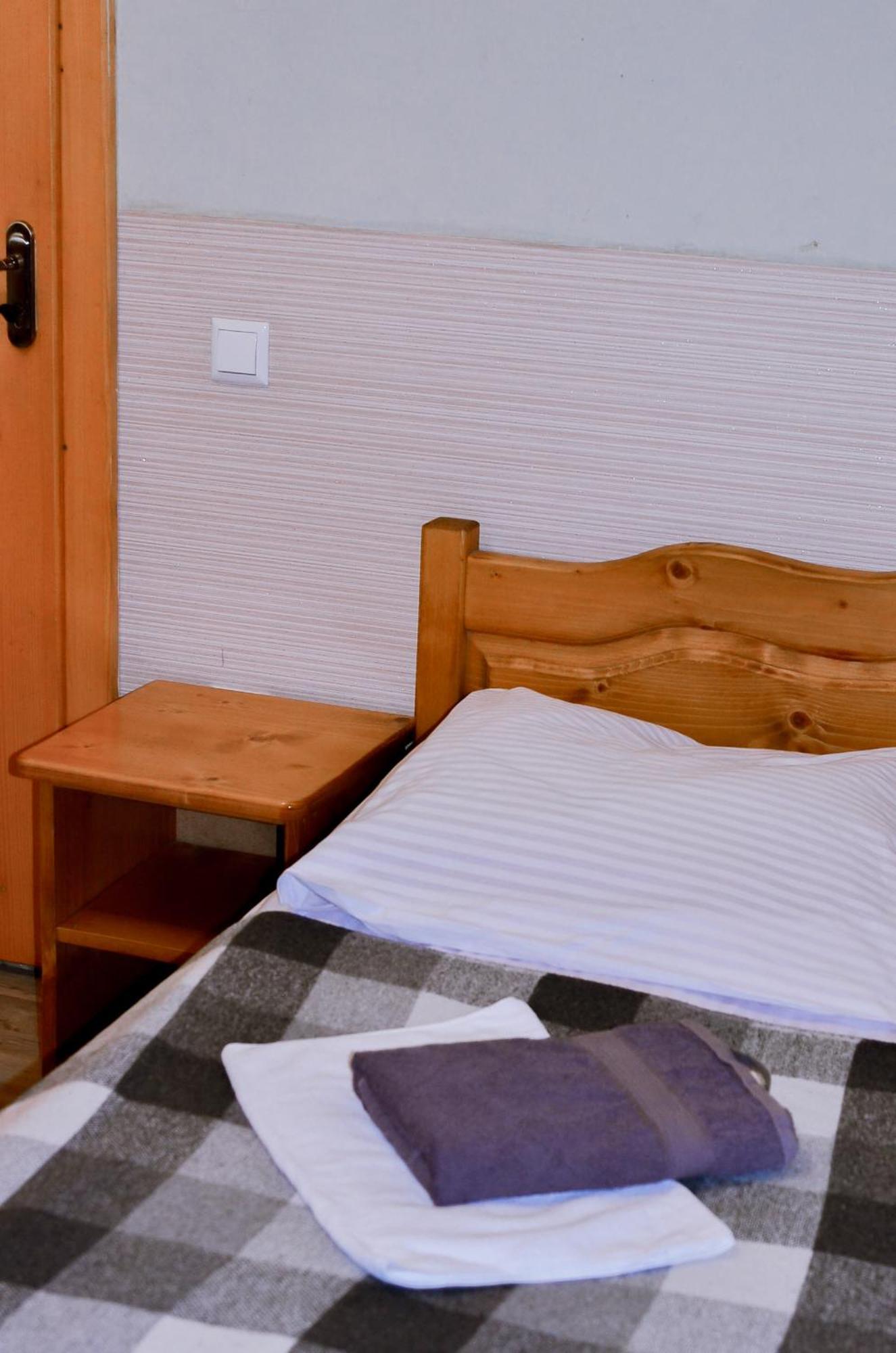 Guest House Mandrivnyi Rooms&Apartments Yasinya Exterior photo